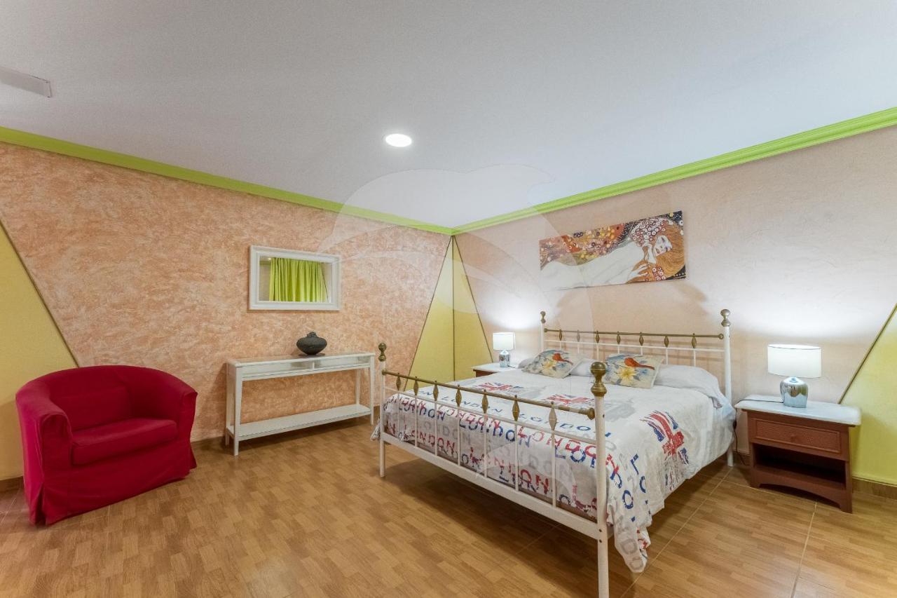 Delfines Apartament *